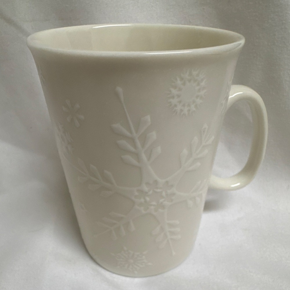 Neiman Marcus 2003 White Ceramic Embossed Snowflake Coffee Mug